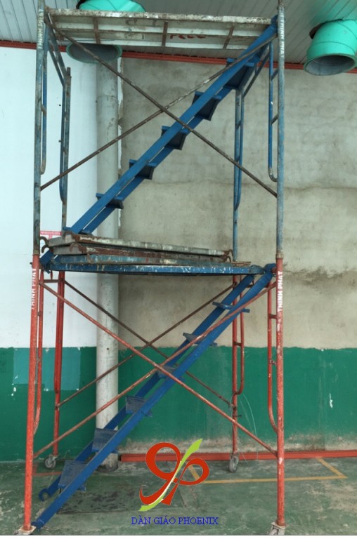 cầu thang giàn giáo